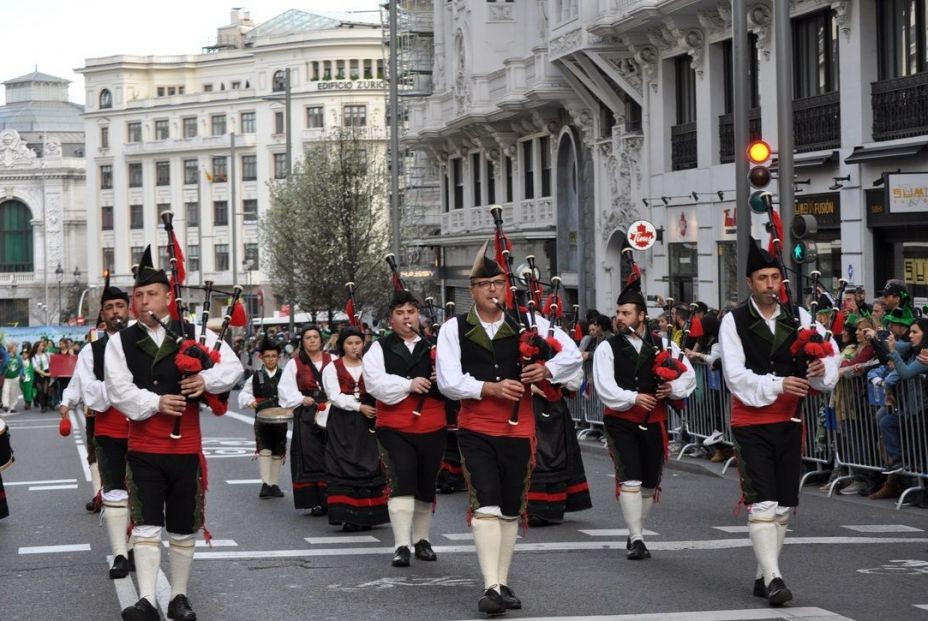 Madrid se viste de verde: Desfile de San Patricio ilumina la Gran Vía Madrid se viste de verde: Desfile de San Patricio ilumina la Gran Vía