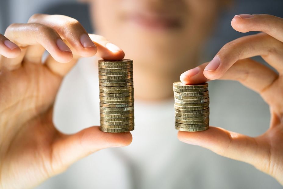 La brecha salarial, en cifras las mujeres ganan 5.100 euros menos que los hombres en España La brecha salarial, en cifras las mujeres ganan 5.100 euros menos que los hombres en España