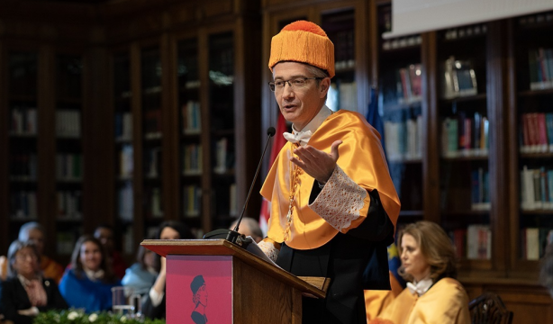 El exgobernador del Banco de España Hernández de Cos, investido doctor `honoris causa´ 