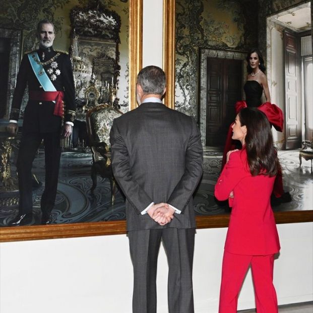 Los Reyes contemplan por primera vez sus retratos junto a Annie Leibovitz Los Reyes contemplan por primera vez sus retratos junto a Annie Leibovitz