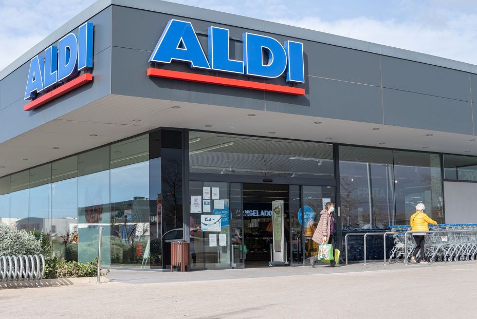 Aldi hará una prueba piloto en la que cobrará por entrar a sus supermercados Aldi hará una prueba piloto en la que cobrará por entrar a sus supermercados