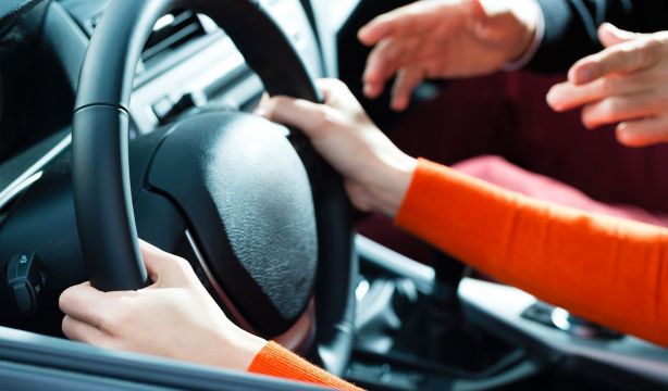 ¿El fin de las autoescuelas? La DGT estudia implantar el modelo de Estados Unidos