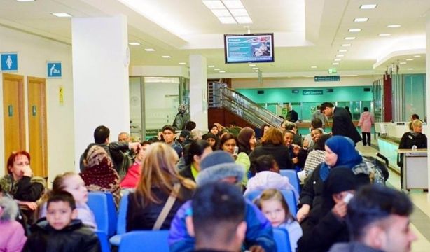 Cuatro de cada diez españoles cree que no se trata igual a los pacientes según la CCAA
