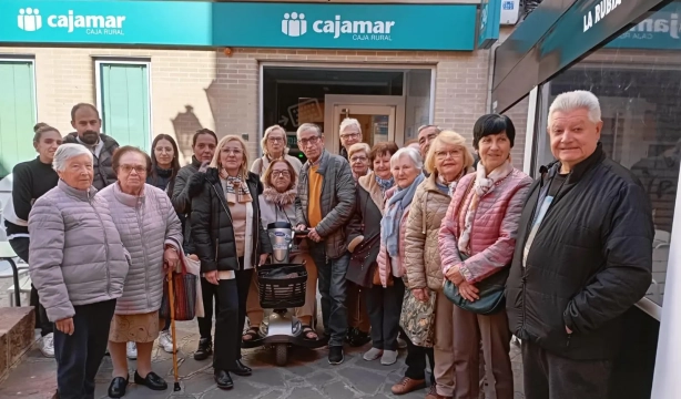 La localidad valenciana de Serra se moviliza para que Cajamar no cierre la única sucursal del pueblo