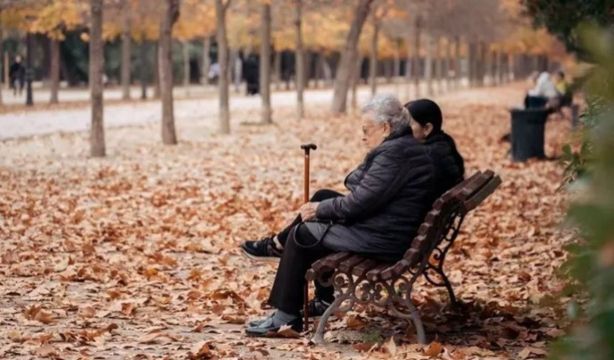 EuropaPress. Cómo viven las personas mayores, entre lo que más sorprende a los extranjeros que viven en España