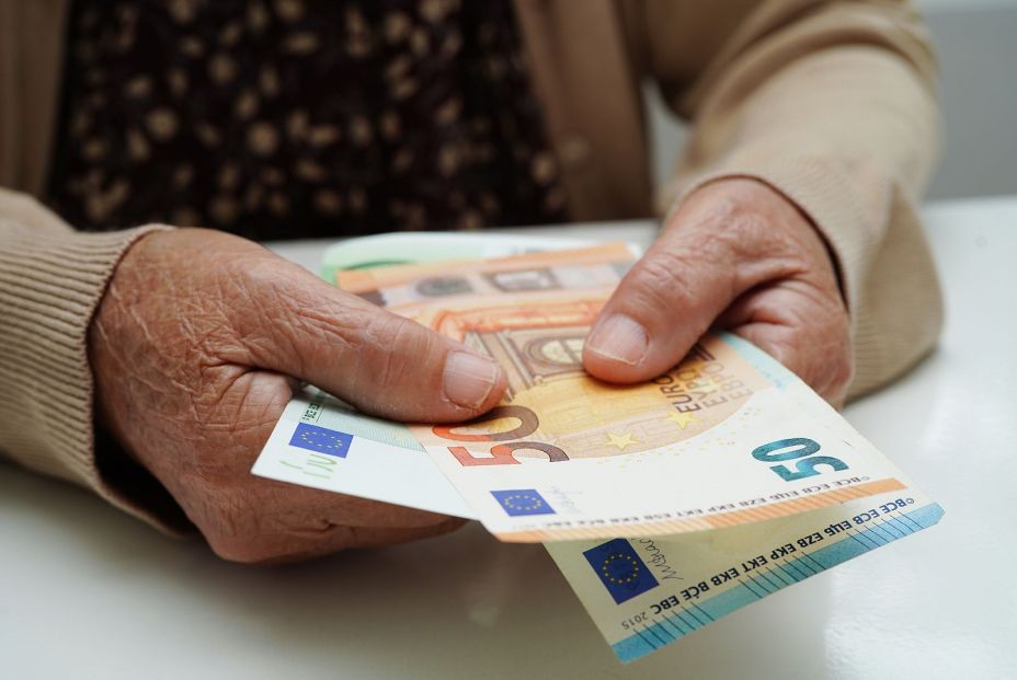 El recibo de la luz se dispara un 63% en febrero y hace temblar el bolsillo de los pensionistas El recibo de la luz se dispara un 63% en febrero y hace temblar el bolsillo de los pensionistas
