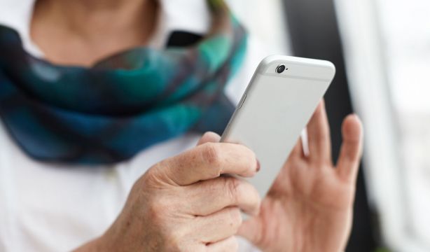 Novedades en el MWC: un asistente telefónico para que las personas mayores no olviden sus medicinas