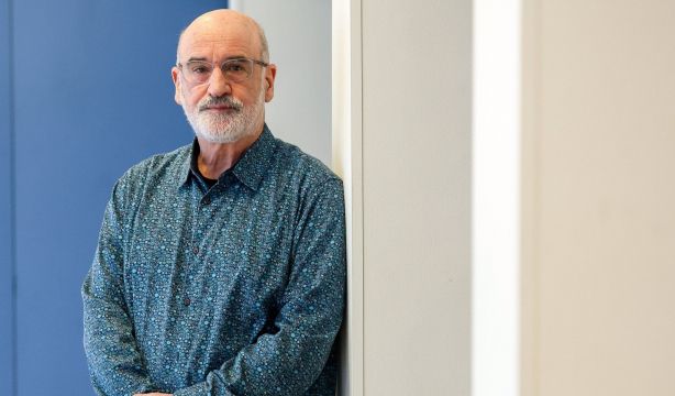 Fernando Aramburu se pasa al cuento y se aleja del País Vasco en 'Hombre caído'