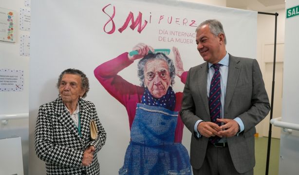 'Rosa del delantal', instagramer de 86 años, protagoniza el cartel del 8M de Sevilla (Europa Press)