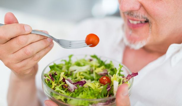Otro beneficio de la dieta mediterránea: bienestar psicológico en mayores de 50 años
