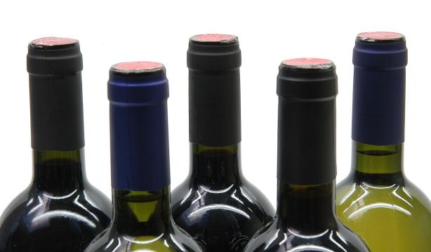 ¿Vino tinto o blanco? Un estudio revela sorpresas sobre el riesgo de cáncer. Bigstock