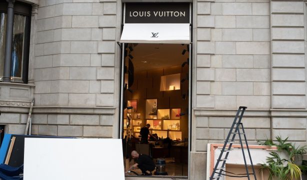 Louis Vuitton sube el límite de edad para dirigir la empresa a 85 años