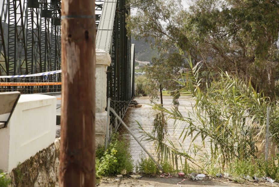 Encuentran un cadáver en la zona donde buscaban al matrimonio arrastrado por un arroyo en Sevilla