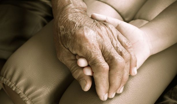 ¿Eres sénior y quieres acoger a un menor extranjero no acompañado? Requisitos y trámites