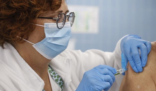 La Comunidad de Madrid, primera región que vacunará a mayores y adultos vulnerables frente al VRS