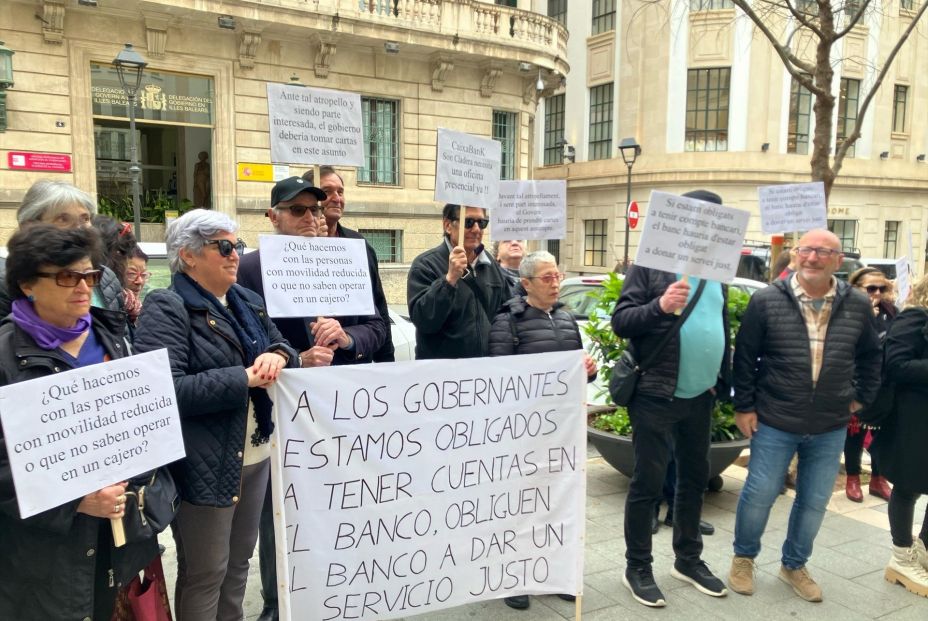 Mayores de Palma, en pie de guerra contra los cierres bancarios: "Queremos una oficina presencial". EuropaPress 