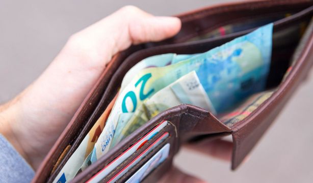 Subidas de prima de hasta el 40%: consumidores denuncian abusos en seguros de salud, hogar y coche