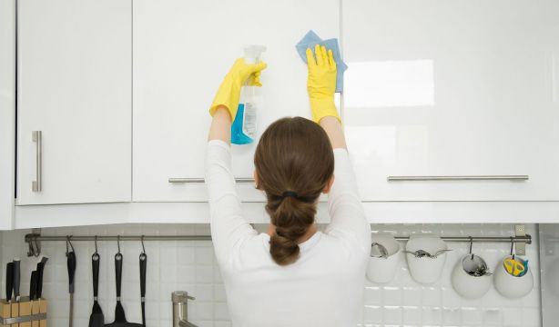 9 de cada 10 empleados de hogar son mujeres y el 32% trabaja de forma "informalidad"