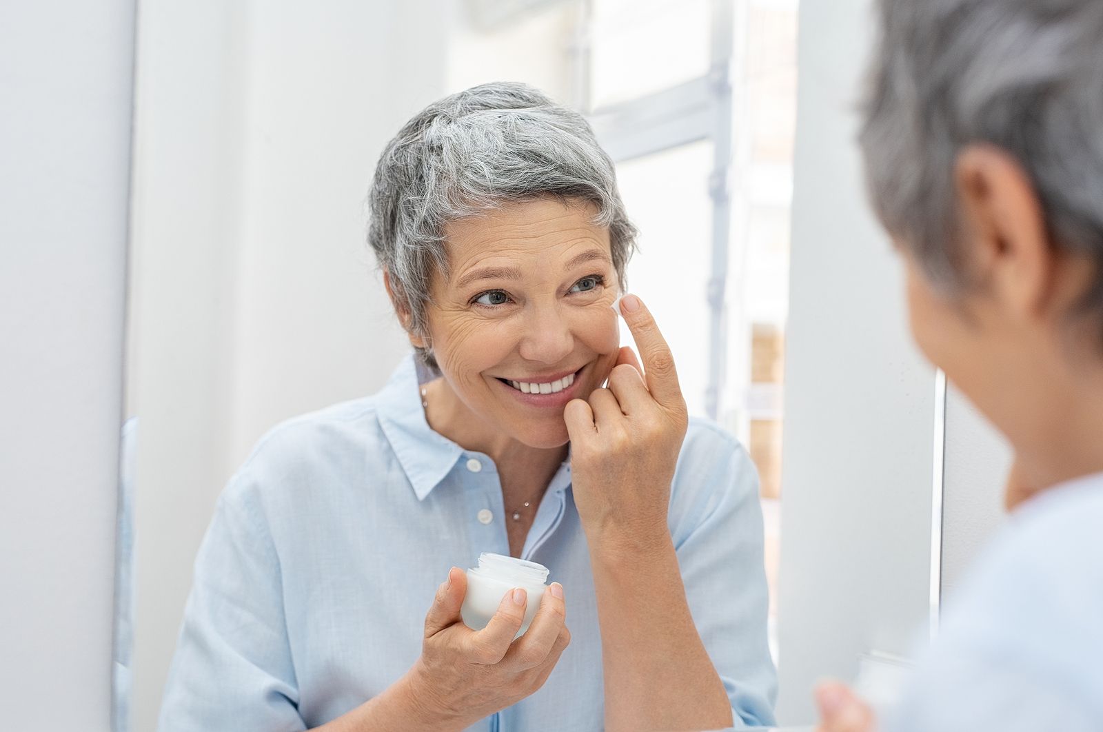Aprende a cuidar tu piel correctamente después de los 65 años