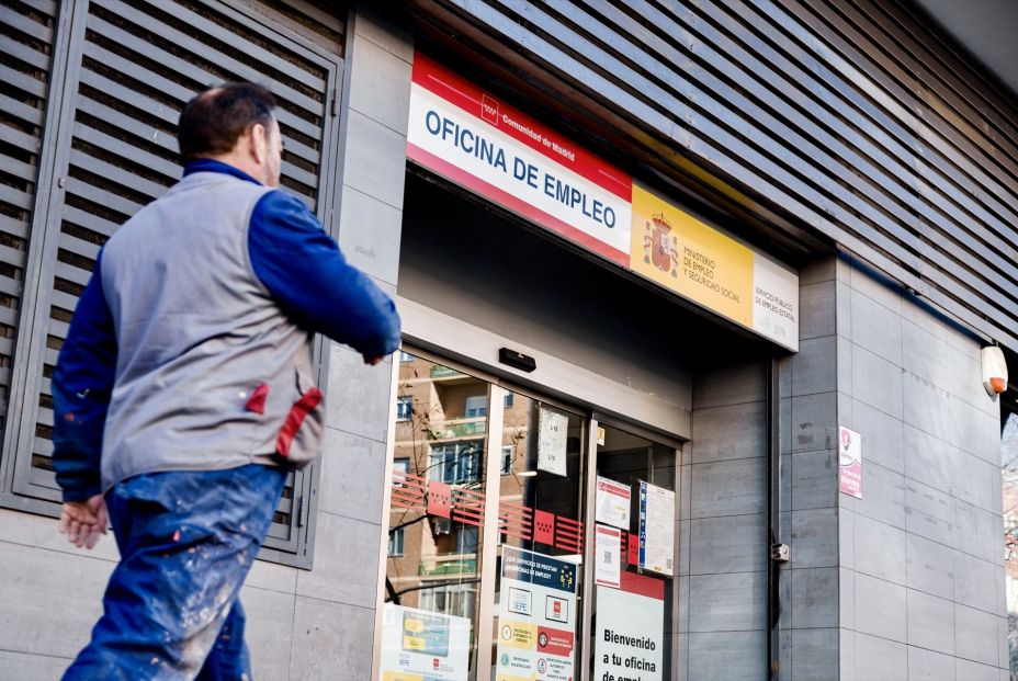 El paro baja en 13.311 personas en marzo, su menor cifra en este mes en 17 años El paro baja en 13.311 personas en marzo, su menor cifra en este mes en 17 años
