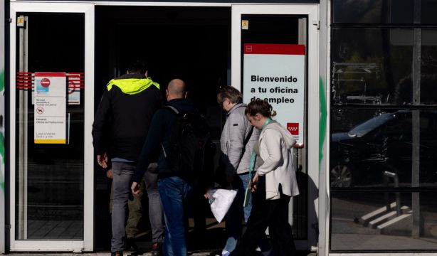 El paro de los mayores de 55 años, enquistado en 2025, pese a dispararse la ocupación sénior