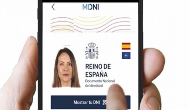 Ya puedes llevar tu DNI en el móvil: cómo activarlo e identificarse con él