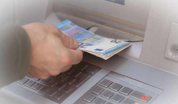 Pago de las pensiones en abril de 2025: ¿cuál es la fecha de cobro en cada banco?