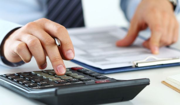 Este es el dinero que te quitan por estar de baja laboral en 2025