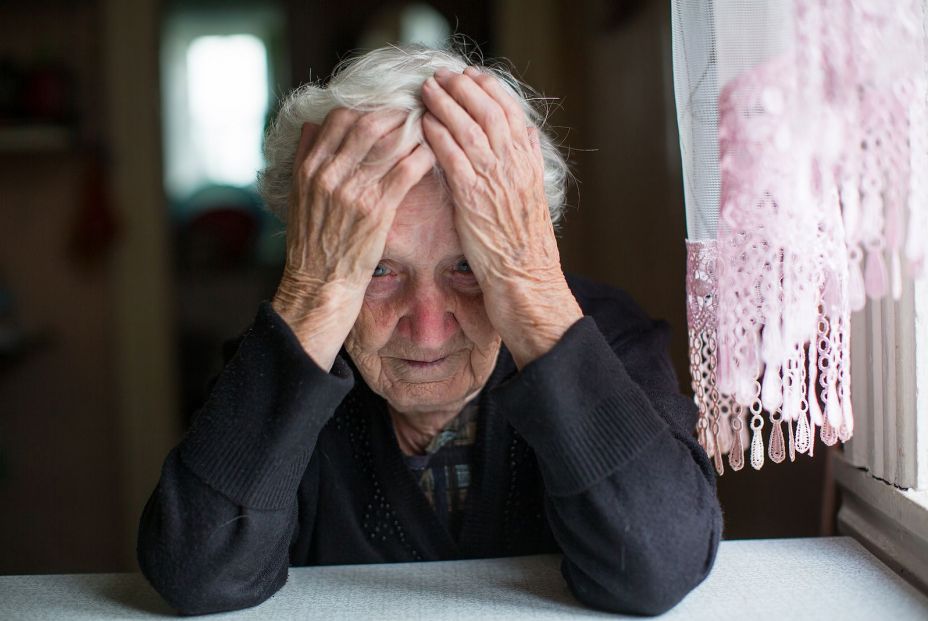 Una senior con alzhéimer. (Bigstock9 Una senior con alzhéimer. (Bigstock9