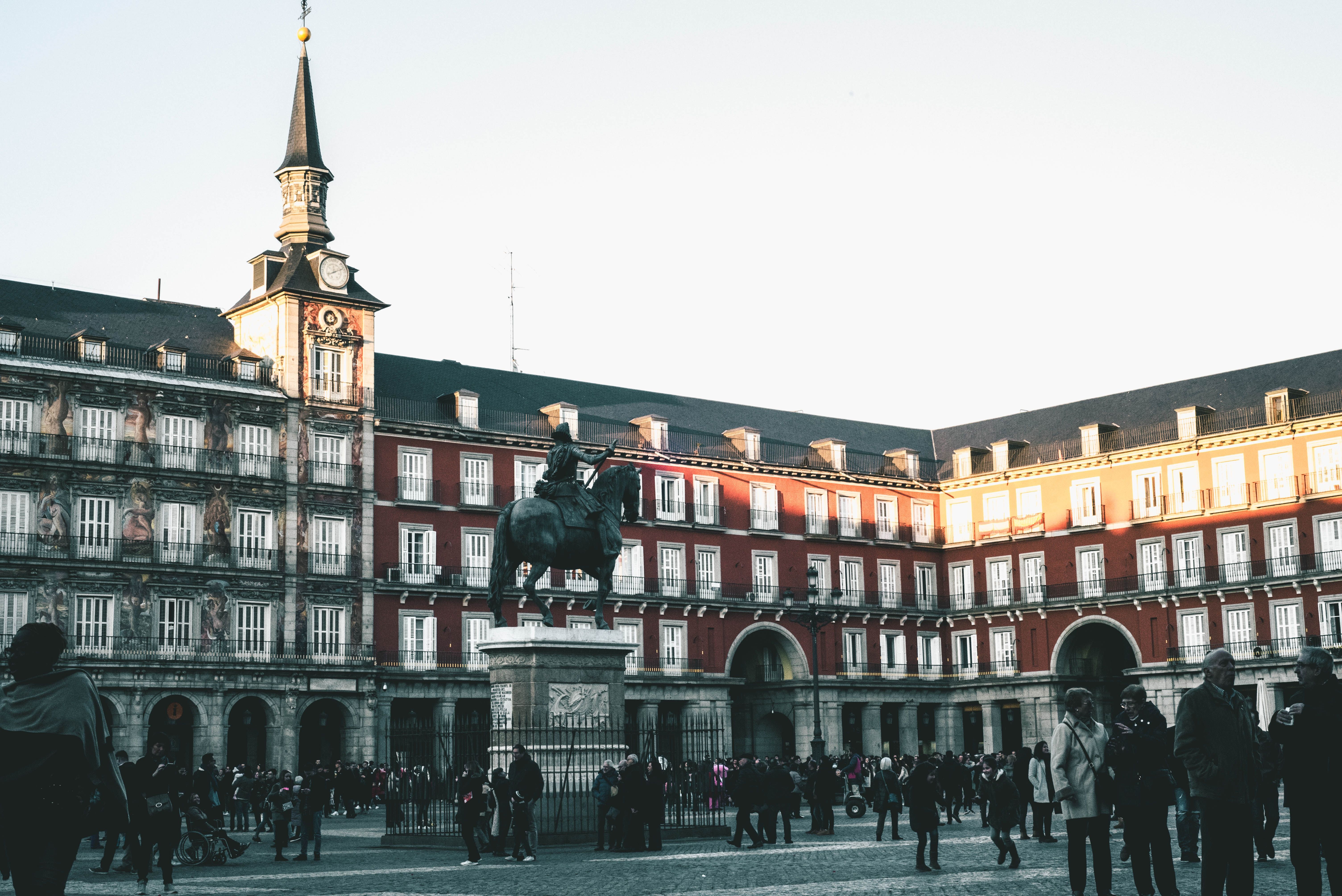 La fundación Updea organiza paseos históricos por la villa de Madrid.