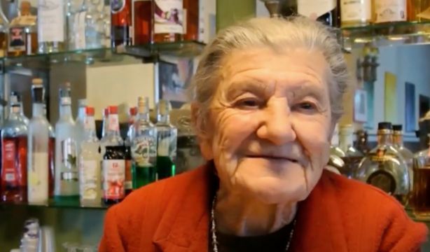 Con 100 años, Anna Possi sigue trabajando: "Mi bar es mucho más que un trabajo. Es mi vida"