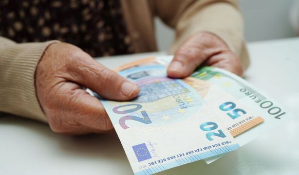 Los hogares españoles ganan menos que en 2008, pero pagan más IRPF que nunca