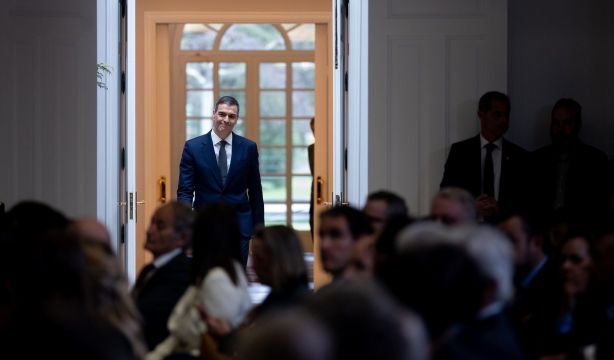 El CIS da una bajada de dos puntos al PSOE, pero amplía su ventaja sobre un PP que cae todavía más