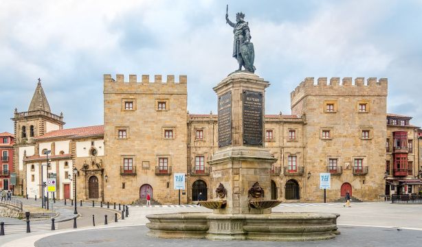 ¿Cuáles son los edificios más antiguos de Gijón?