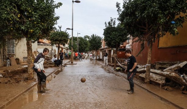 El Retiro acoge 'Voluntarios por amor', la exposición sobre la solidaridad durante la DANA
