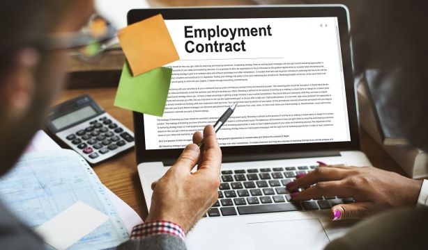 Contratar un trabajador por menos de 30 días tiene penalización: 32,60 euros, el 4,4% más este año