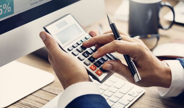 Casi 18.000 familias han recurrido a reunificar sus deudas en el último año