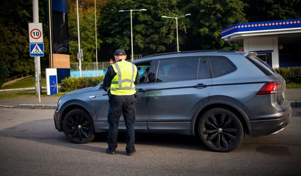 Una abogada revela cómo evitar una multa de tráfico: "No la pagues sin antes revisar esto"