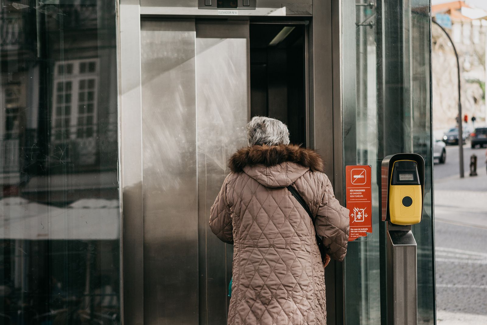 Qué requisitos debe cumplir tu edificio para poder solicitar un ascensor si no lo tiene