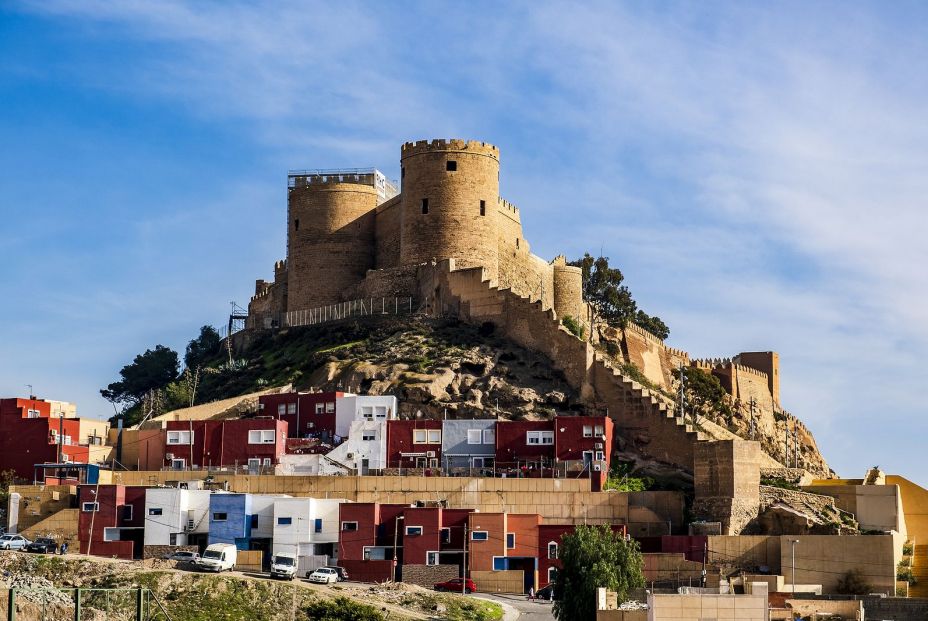 ¿Cuáles son los edificios más antiguos de Almería?. Foto: bigstock ¿Cuáles son los edificios más antiguos de Almería?. Foto: bigstock