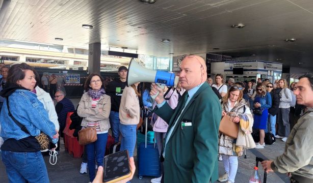 344 vuelos cancelados y 35.000 personas atrapadas en trenes por el apagón histórico