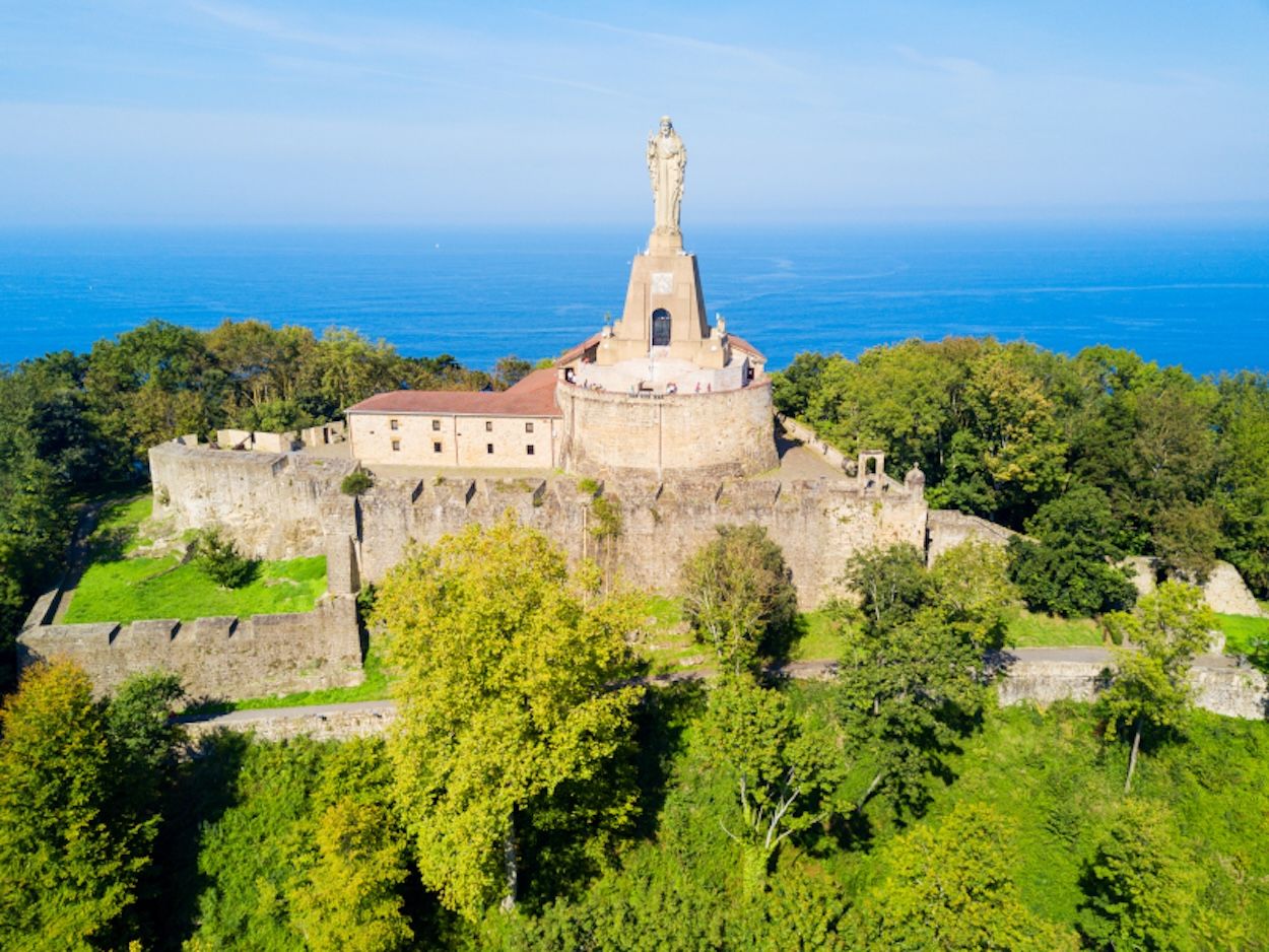 ¿Cuáles son los edificios más antiguos de San Sebastián?