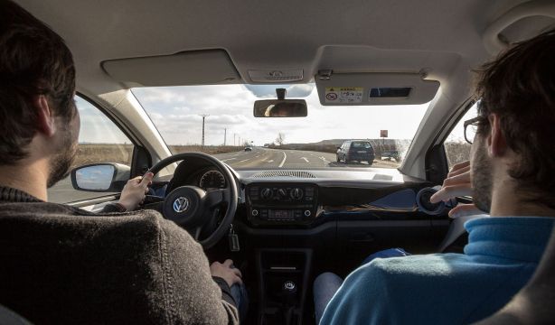 Las multas que te pueden poner cuando vas de copiloto