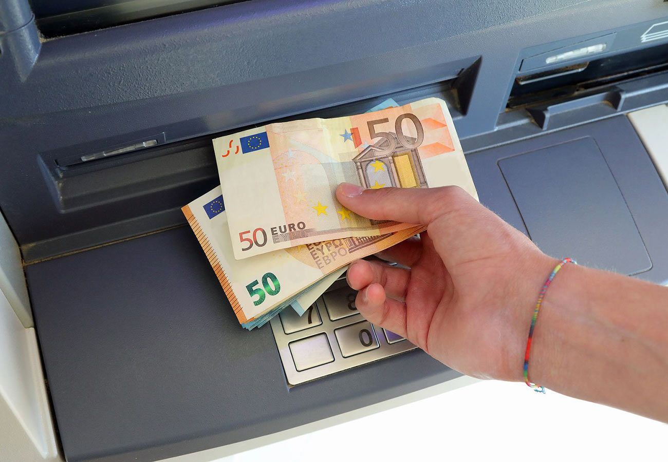 Pago de las pensiones en mayo de 2024: ¿cuál es la fecha de cobro en cada banco? bigstock