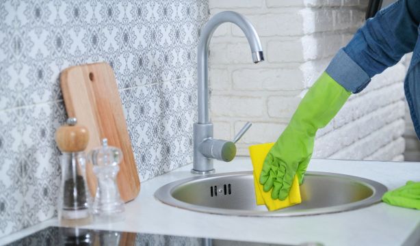 Tres trucos de limpieza "rápidos, sencillos y baratos" para mantener el hogar impecable (Bigstock)