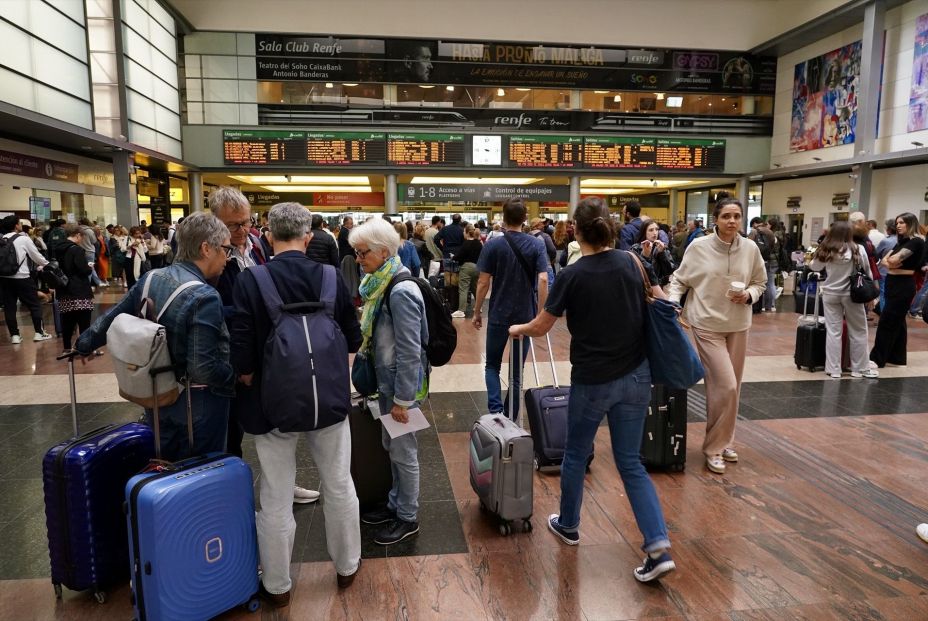 Facua: afectados por cancelaciones del AVE a Sevilla pueden reclamar gastos de comida y hotel Facua: afectados por cancelaciones del AVE a Sevilla pueden reclamar gastos de comida y hotel