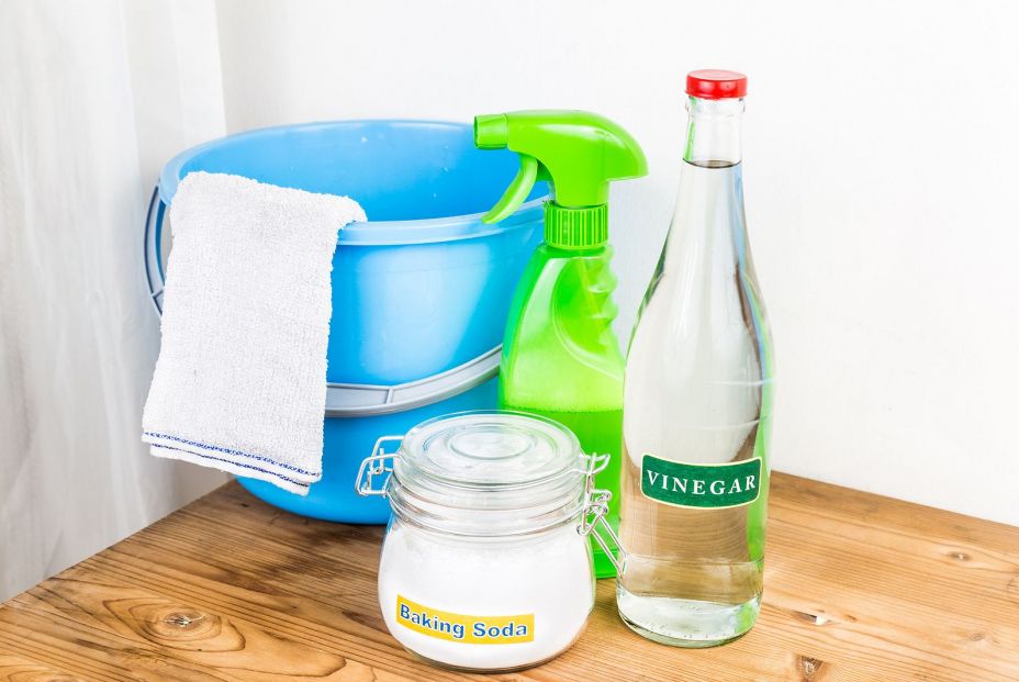 Sigue estos trucos de expertos para eliminar la cal del vidrio de la ducha Sigue estos trucos de expertos para eliminar la cal del vidrio de la ducha