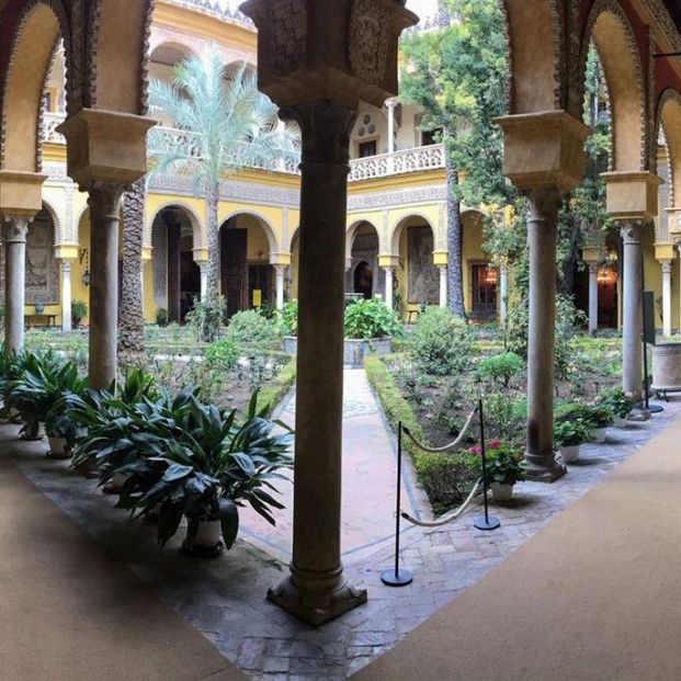 Patio del Palacio de Dueñas (Europa Press)