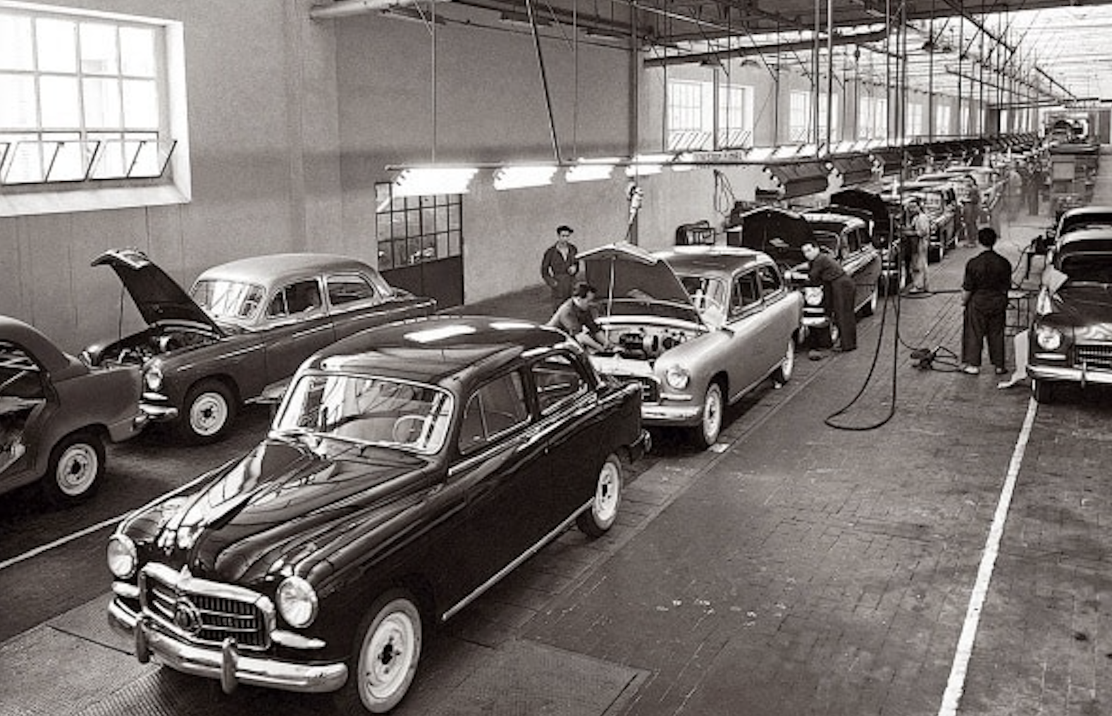 Seat celebra sus 75 años con una exposición en el salón Automobile Barcelona