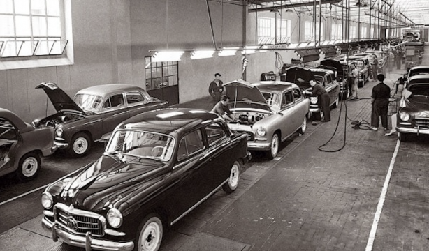 Seat celebra sus 75 años con una exposición en el salón Automobile Barcelona
